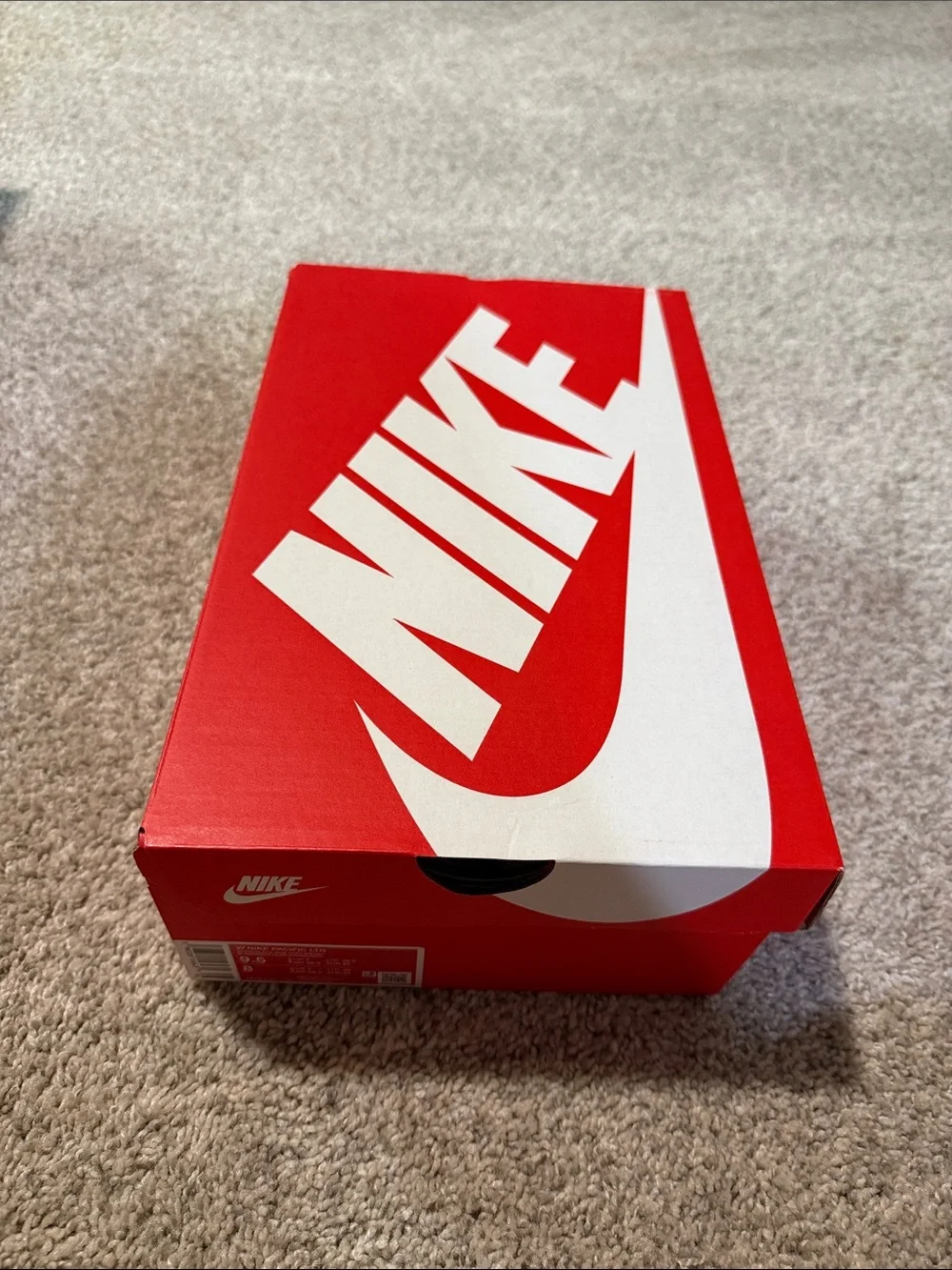 NWT Nike Women’s Pacific LTR